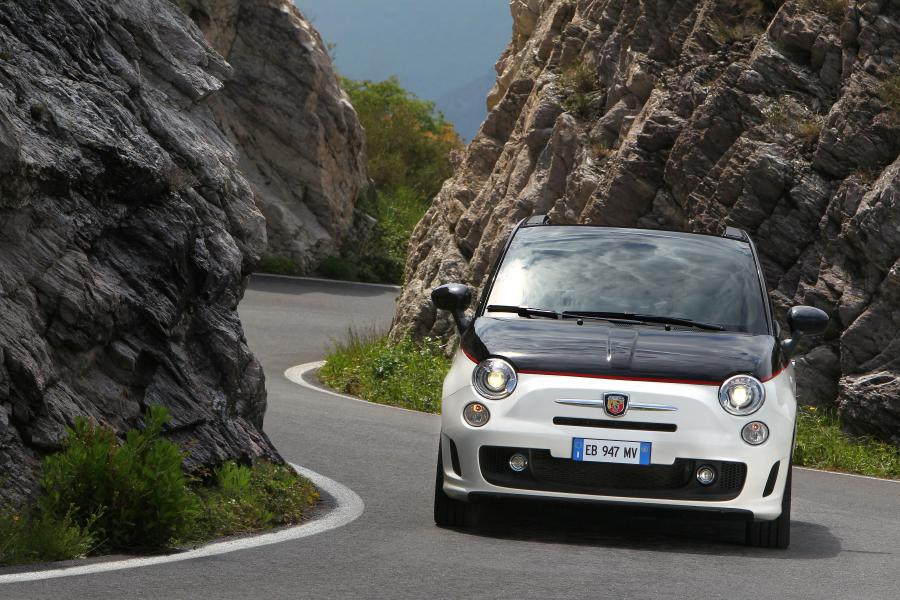  Abarth 500C 2010 года  (фото 38 из 48)